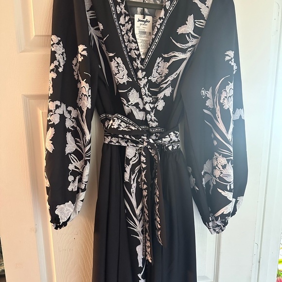 Women’s long sleeve modest dress - Picture 3 of 3